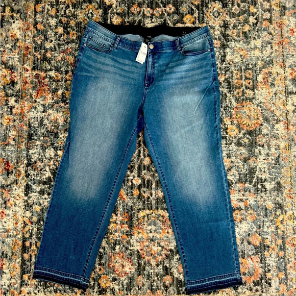 Venezia by Exclusively from Lane Bryant Mid Rise Straight Jeans size 24 - Picture 1 of 4